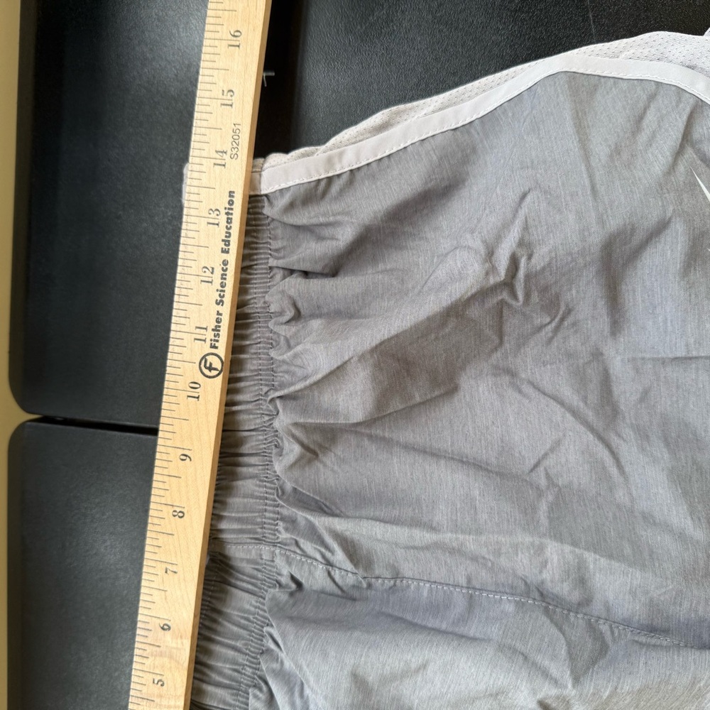 Nike Tempo Womens Heather Running Shorts Atmosphere Gray size medium dri fit new - Picture 7 of 9